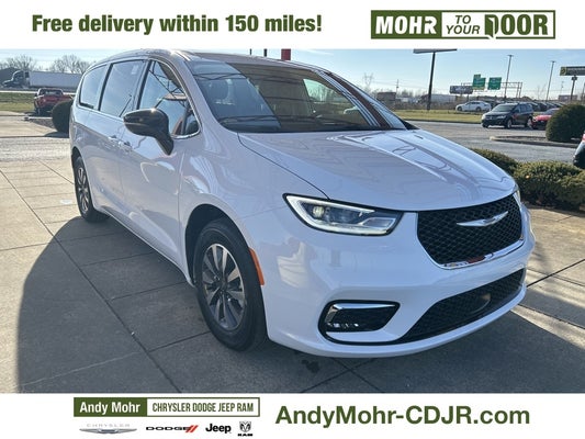 2024 Chrysler Pacifica Plug-In Hybrid Select in Indianapolis, IN - Andy Mohr Automotive