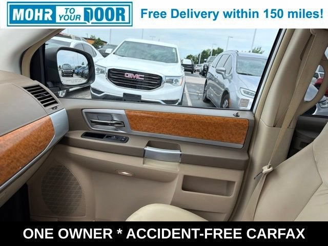 2010 Chrysler Town & Country Limited