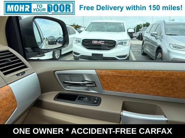 2010 Chrysler Town & Country Limited