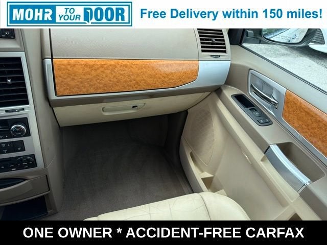 2010 Chrysler Town & Country Limited