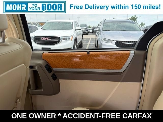2010 Chrysler Town & Country Limited