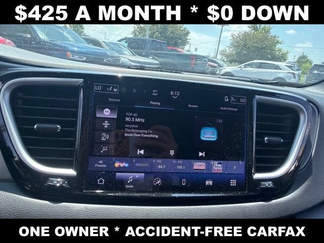 2025 Chrysler Pacifica Select