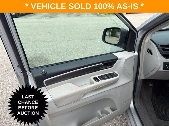 2010 Volkswagen Routan SE