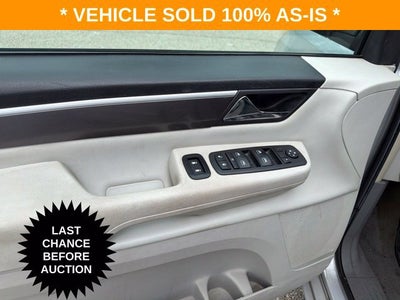 2010 Volkswagen Routan SE