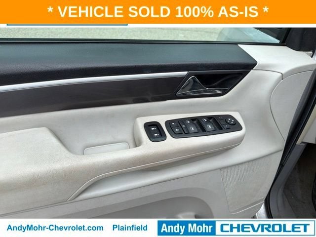 2010 Volkswagen Routan SE