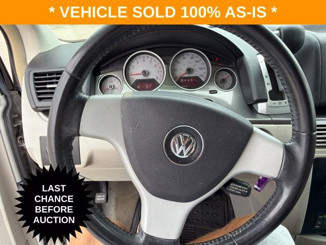 2010 Volkswagen Routan SE