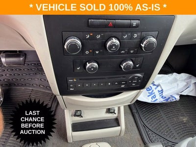 2010 Volkswagen Routan SE