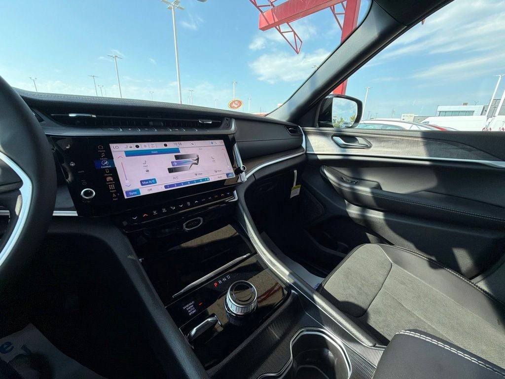 2027 Jeep Grand Cherokee L Laredo Altitude