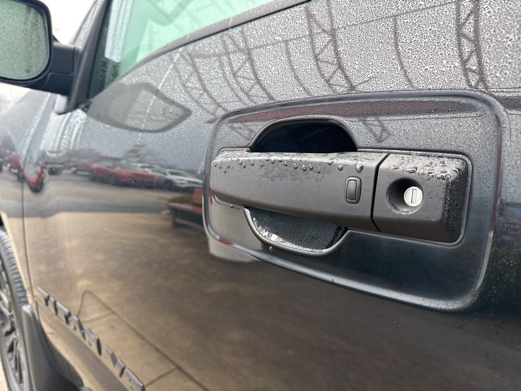 2019 Nissan TITAN SL