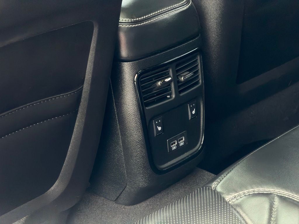 2023 Chrysler 300 C