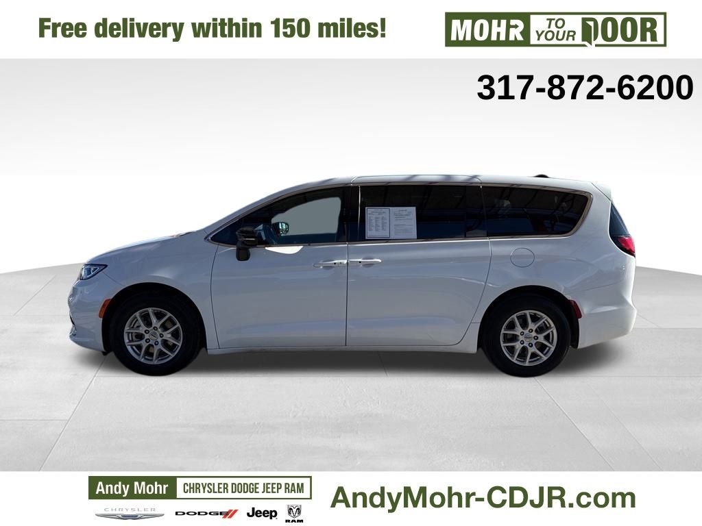 2025 Chrysler Pacifica Select