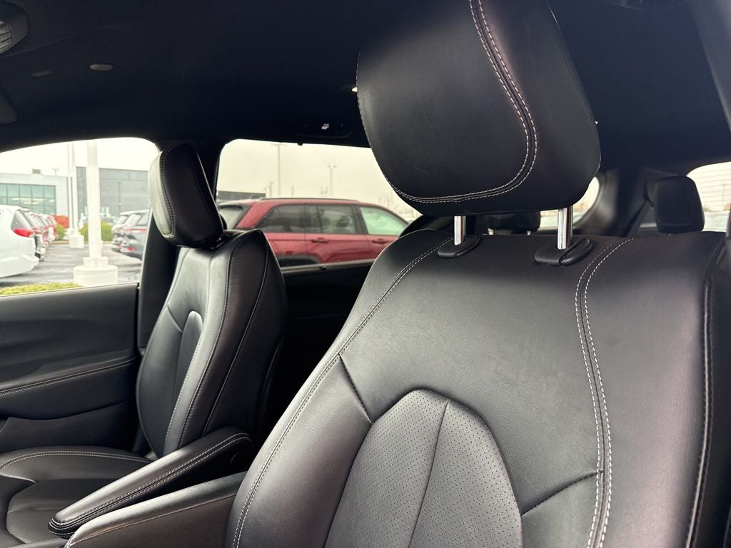 2025 Chrysler Pacifica Select