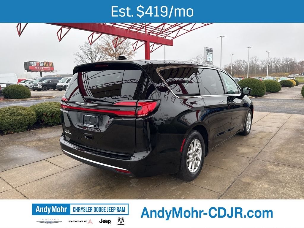 2025 Chrysler Pacifica Select