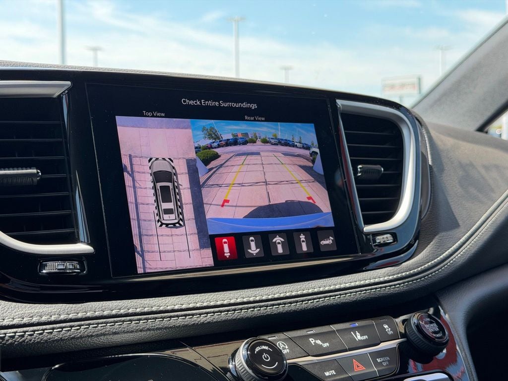 2027 Chrysler Pacifica Select