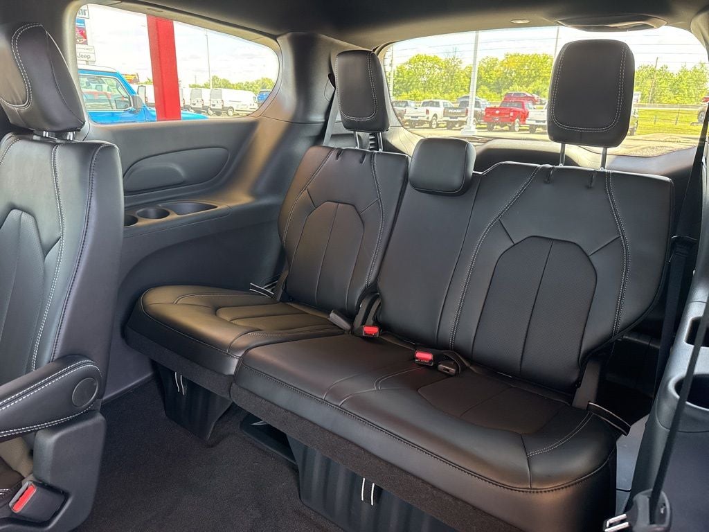 2026 Chrysler Voyager LX