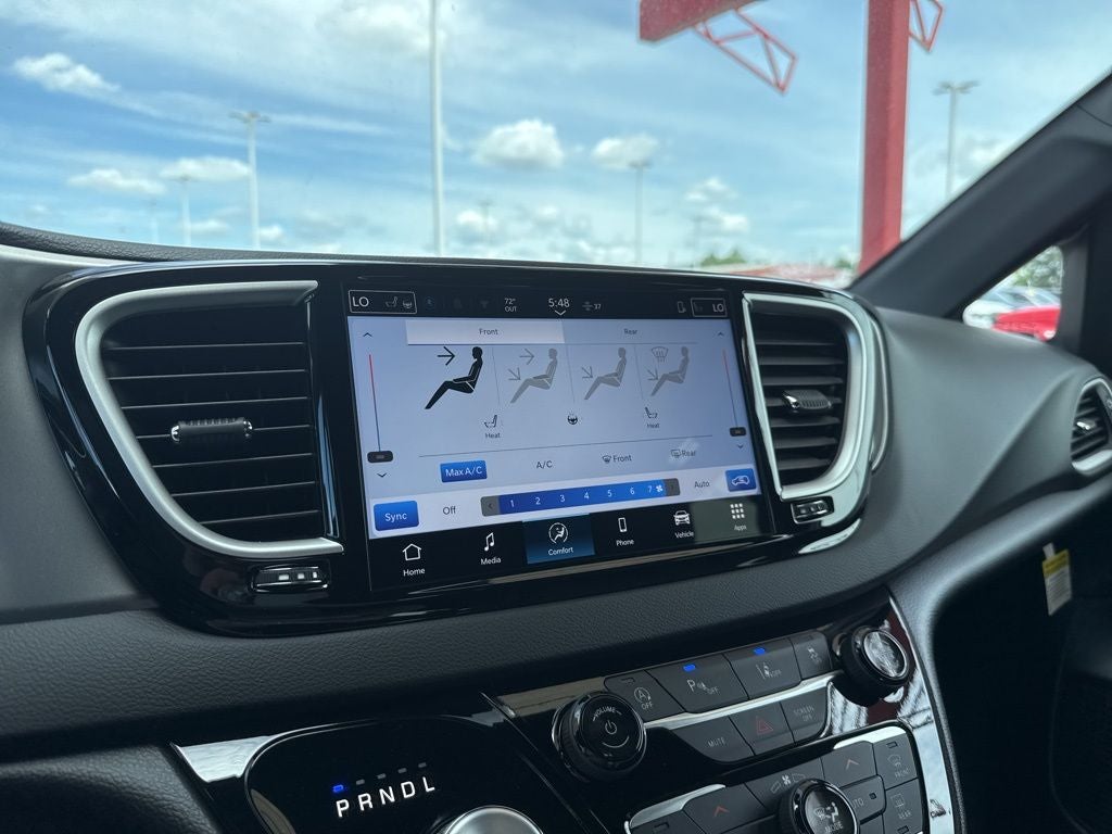 2026 Chrysler Voyager LX