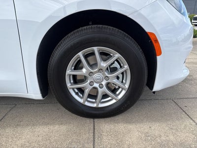 2026 Chrysler Voyager LX