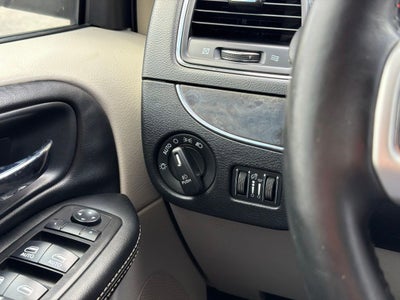 2016 Chrysler Town & Country Touring-L