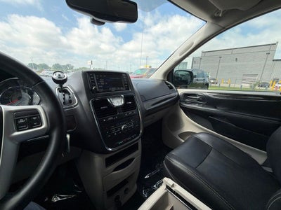 2016 Chrysler Town & Country Touring-L