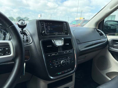 2016 Chrysler Town & Country Touring-L