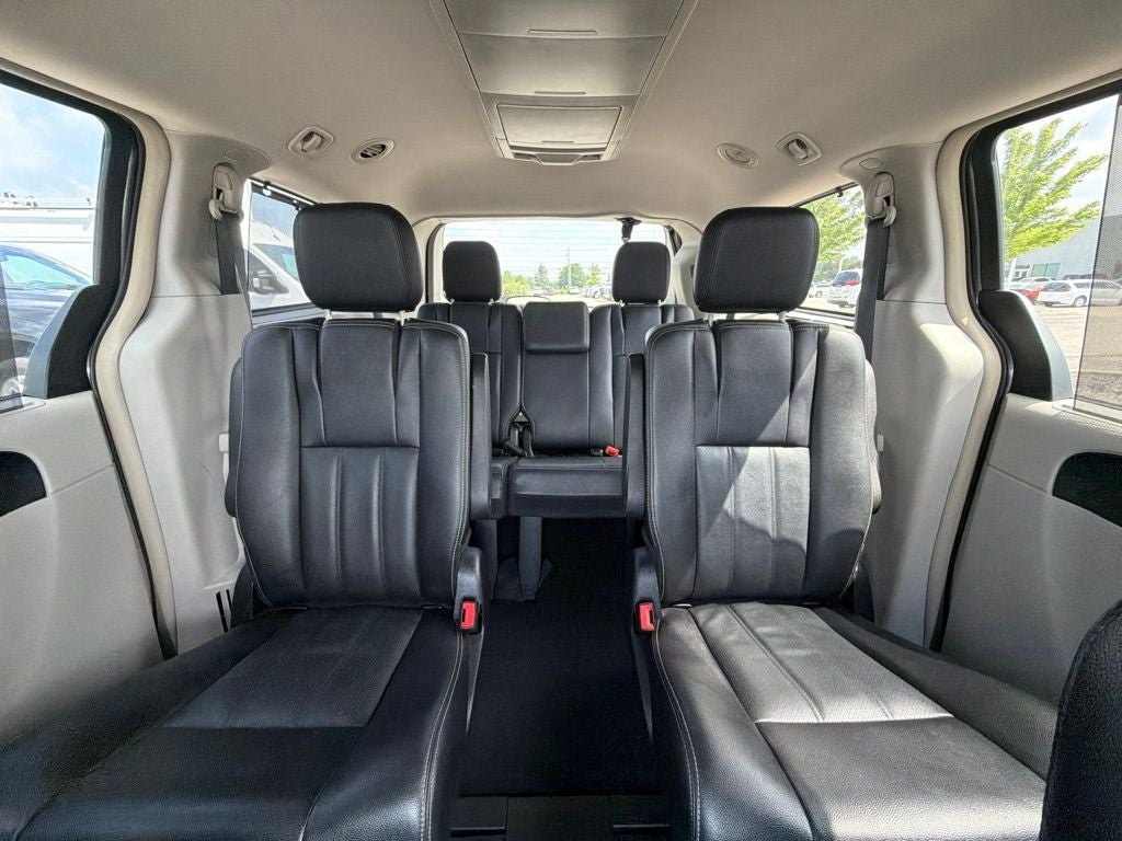 2016 Chrysler Town & Country Touring-L