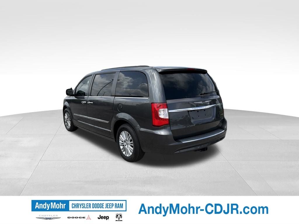 2016 Chrysler Town & Country Touring-L