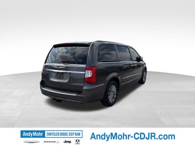 2016 Chrysler Town & Country Touring-L