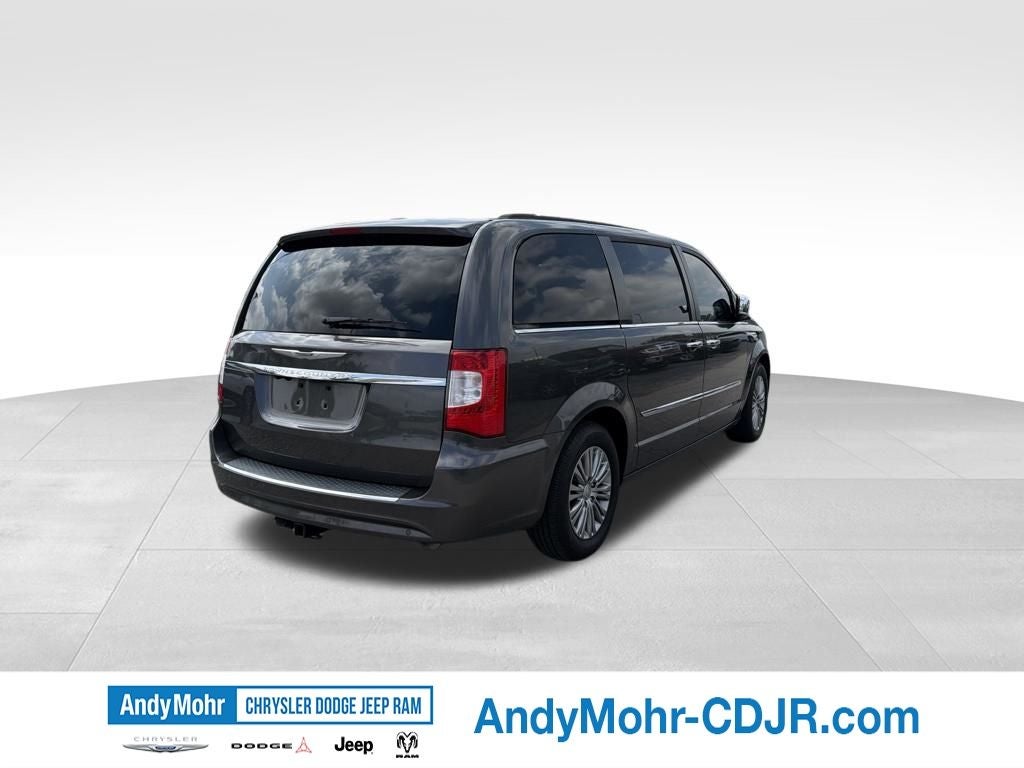 2016 Chrysler Town & Country Touring-L