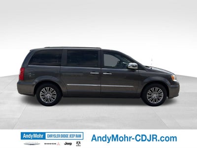 2016 Chrysler Town & Country Touring-L