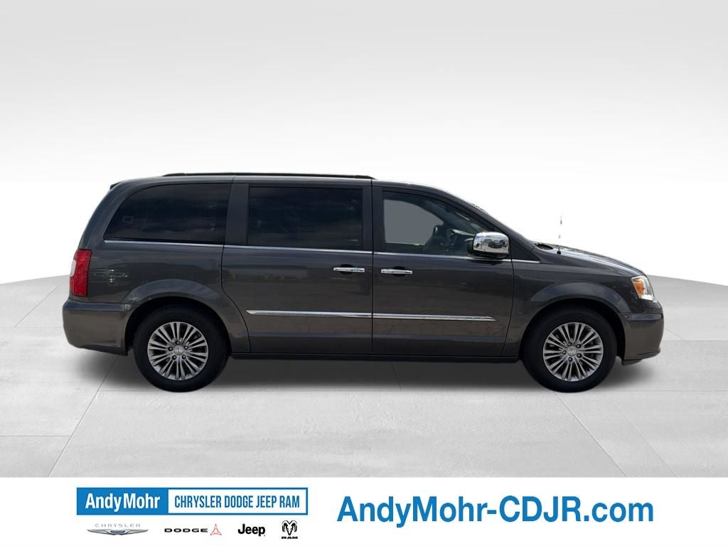 2016 Chrysler Town & Country Touring-L