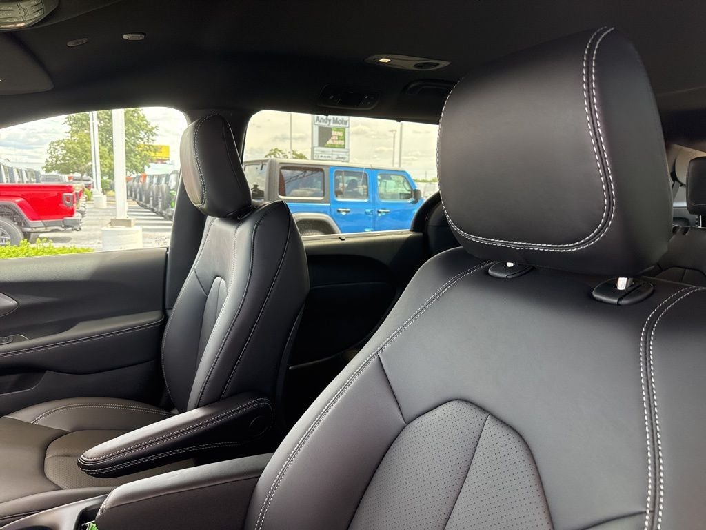 2026 Chrysler Voyager LX