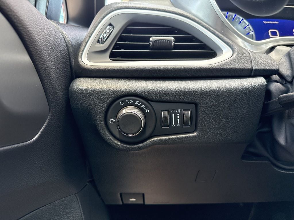 2026 Chrysler Voyager LX