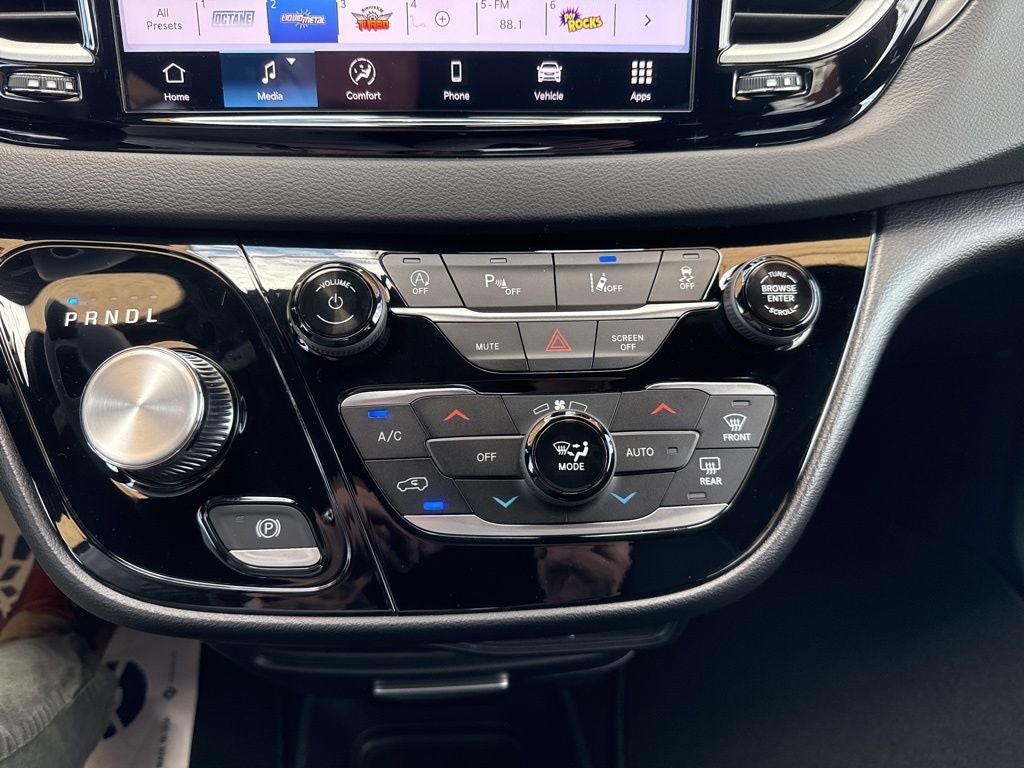 2026 Chrysler Voyager LX