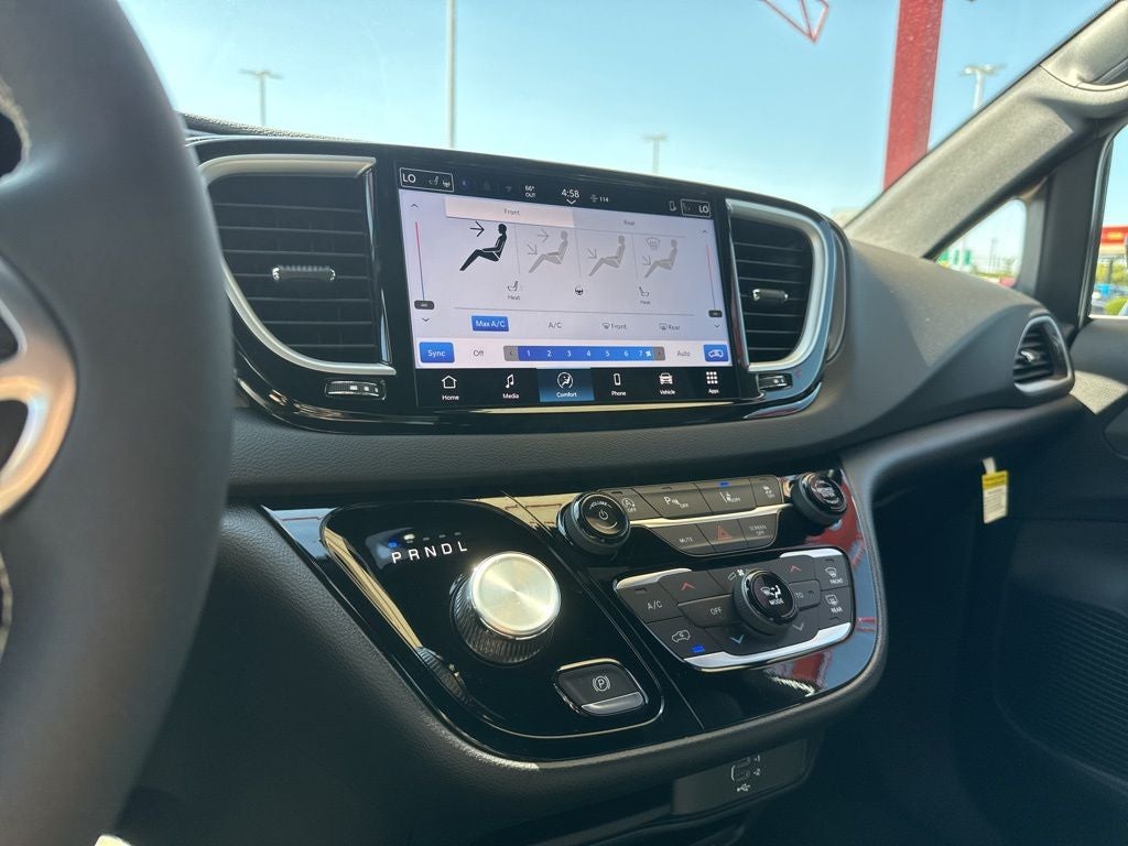 2026 Chrysler Voyager LX