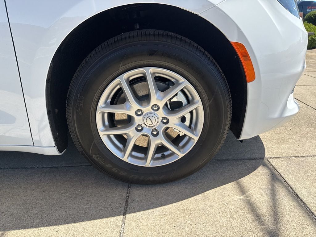 2026 Chrysler Voyager LX