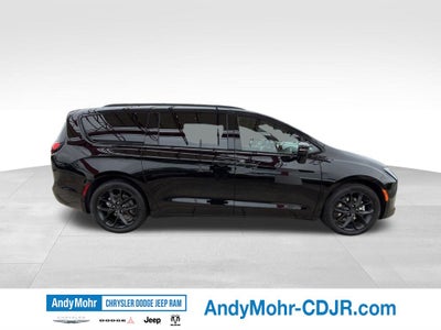 2027 Chrysler Pacifica Limited