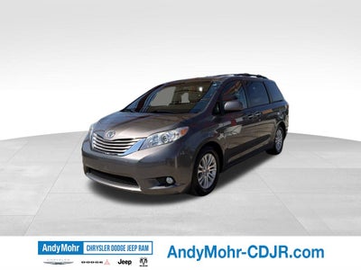 2015 Toyota Sienna XLE 8 Passenger