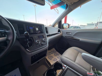 2015 Toyota Sienna XLE 8 Passenger