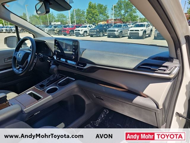2021 Toyota Sienna LE 8 Passenger