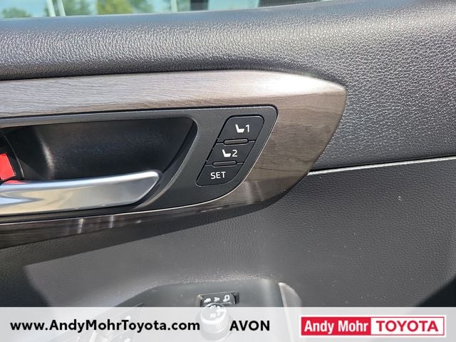 2023 Toyota Highlander Hybrid Platinum