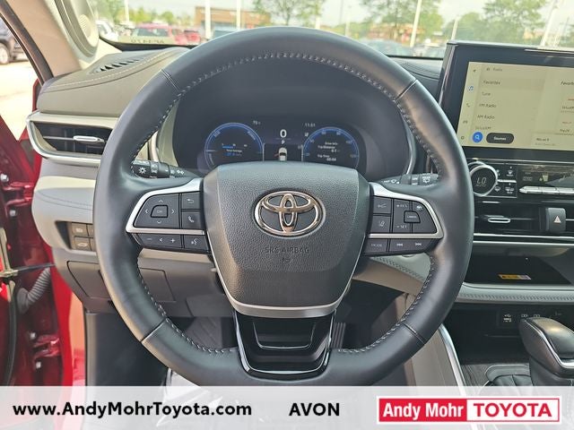 2023 Toyota Highlander Hybrid Platinum
