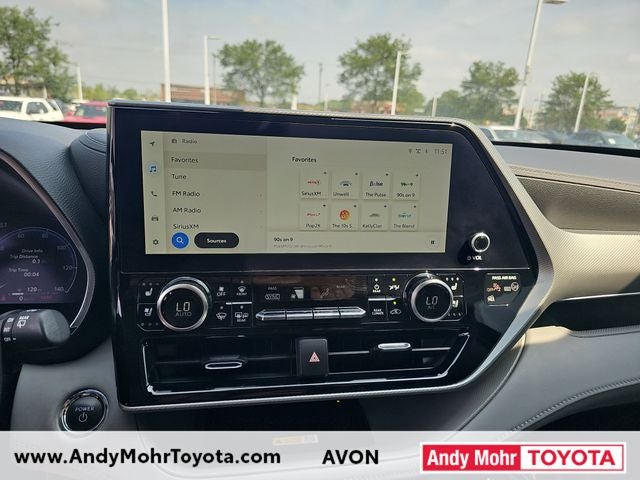 2023 Toyota Highlander Hybrid Platinum