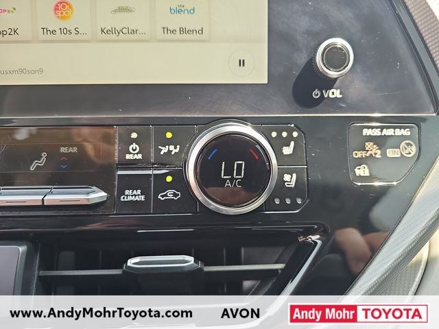 2023 Toyota Highlander Hybrid Platinum