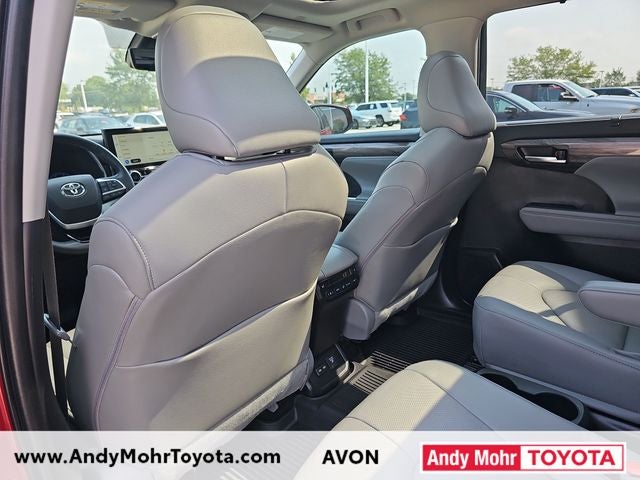 2023 Toyota Highlander Hybrid Platinum