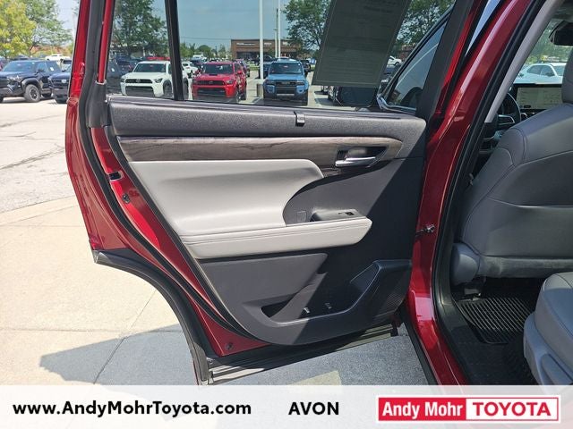 2023 Toyota Highlander Hybrid Platinum