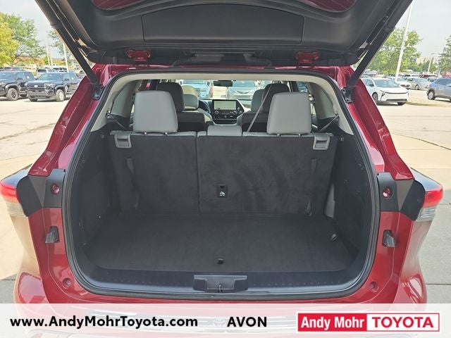 2023 Toyota Highlander Hybrid Platinum