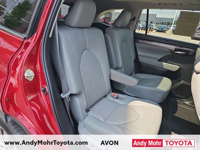 2023 Toyota Highlander Hybrid Platinum