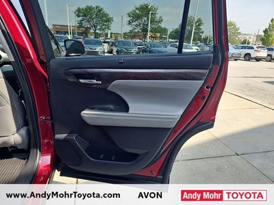 2023 Toyota Highlander Hybrid Platinum