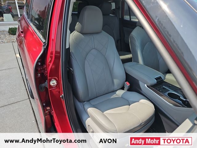 2023 Toyota Highlander Hybrid Platinum