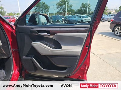 2023 Toyota Highlander Hybrid Platinum